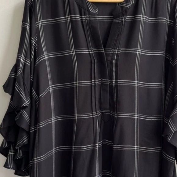 Vince camuto top size 100% rayon ruffle sleeves - Picture 3 of 4